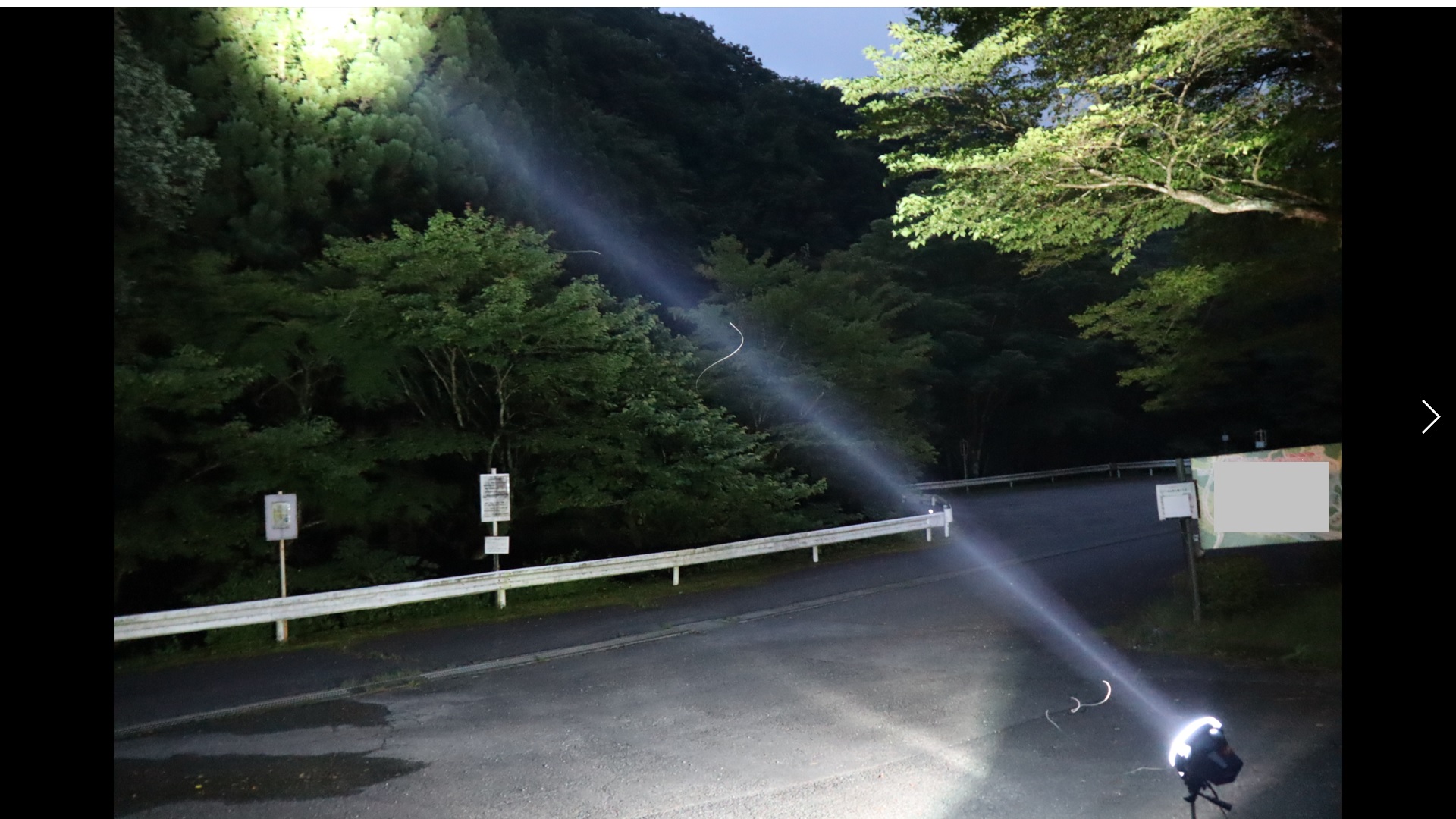 Y峠付近_ライトトラップ－ビーム柱_2022年7月22日19時55分気温25度