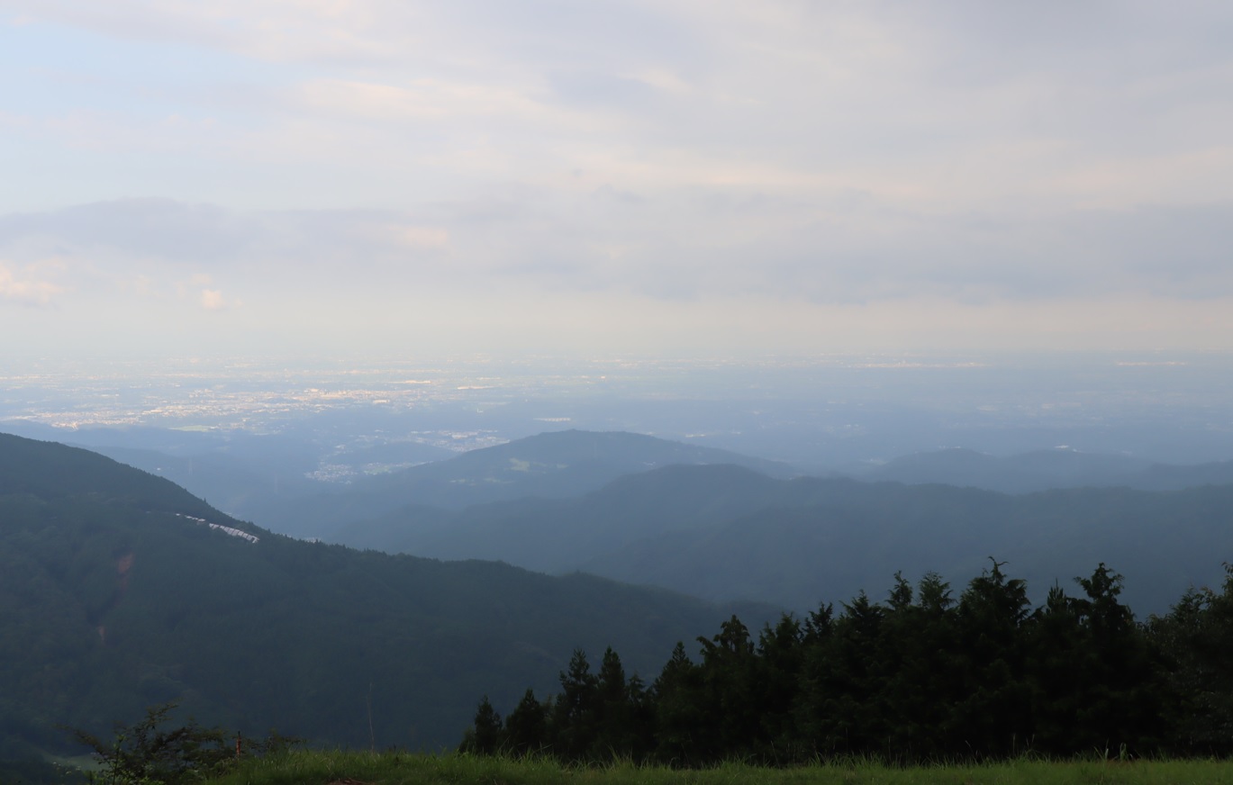 標高９００ｍＯ峠近くからの眺望_2023年7月20日16時30分気温25度