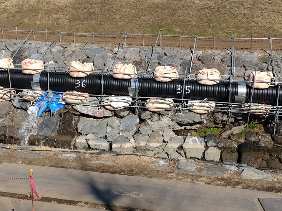 護岸工事中の昆虫バカセフィールド内の河川敷_２０２２年１月２２日